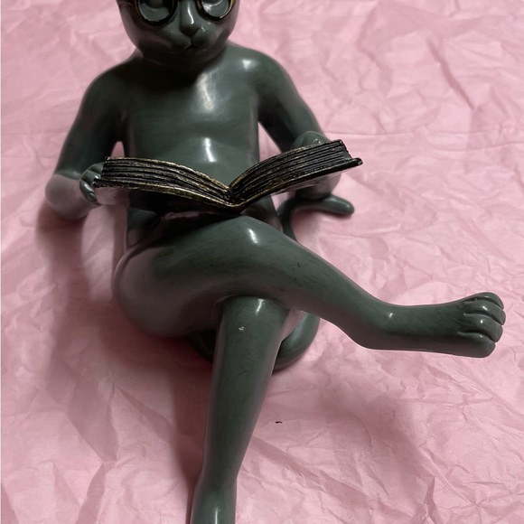 Chic Gray Cat Figurine with Glasses - Picture 2 of 3